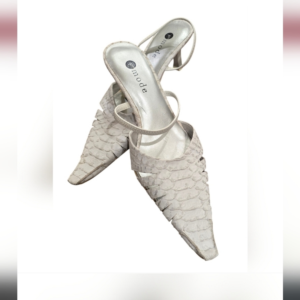 Moda White KittenTextured Heels for Special Occasions